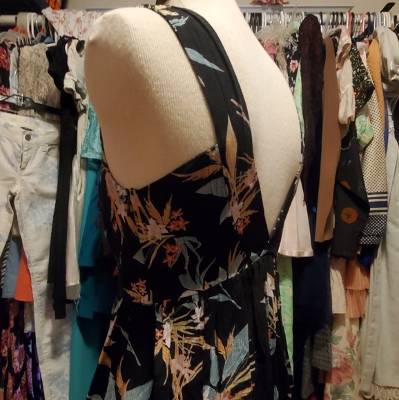 TAYLOR & SAGE DRESS- SIZE MEDIUM - Picture 6 of 8